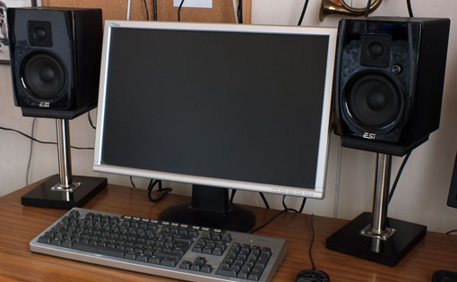 picture of speaker stands
